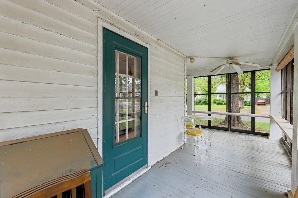621 E 7th Newton KS 67114