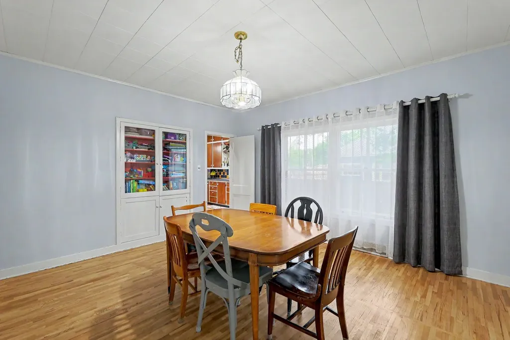 621 E 7th Newton KS 67114