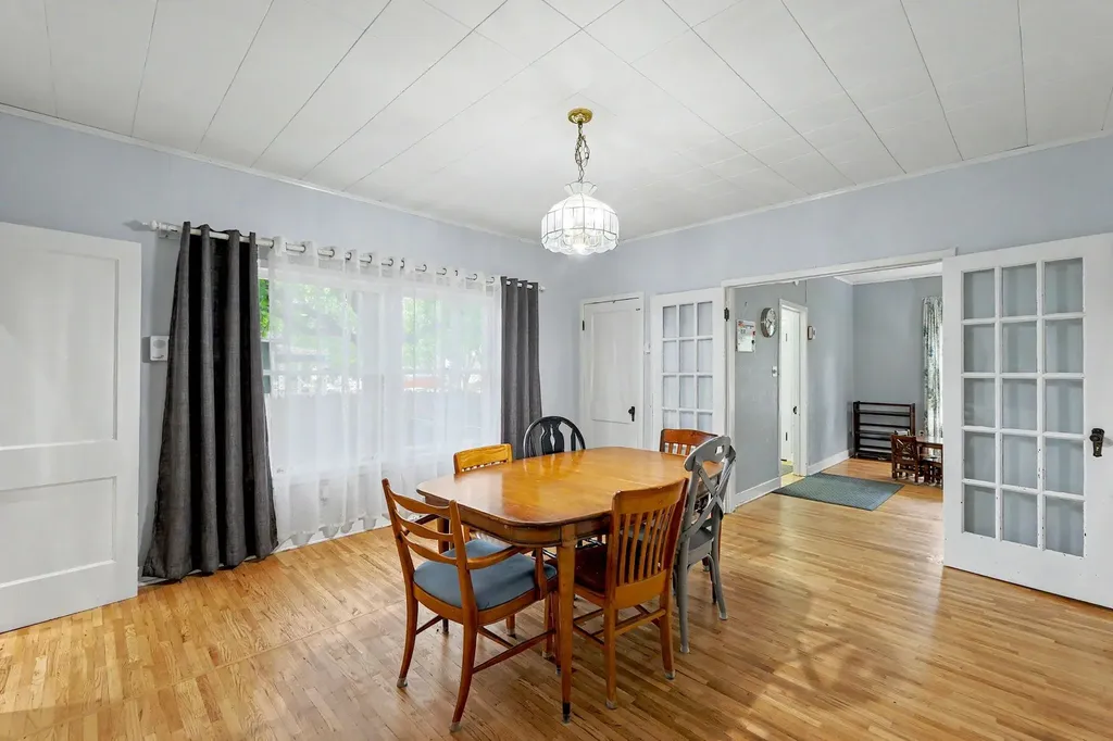 621 E 7th Newton KS 67114