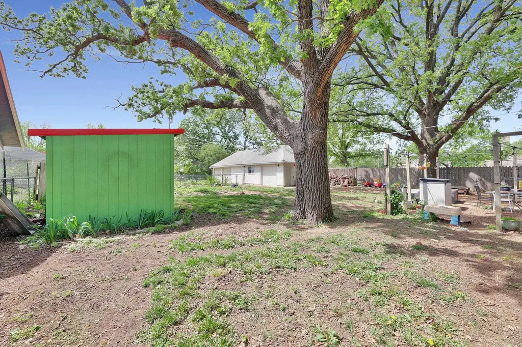 621 E 7th Newton KS 67114