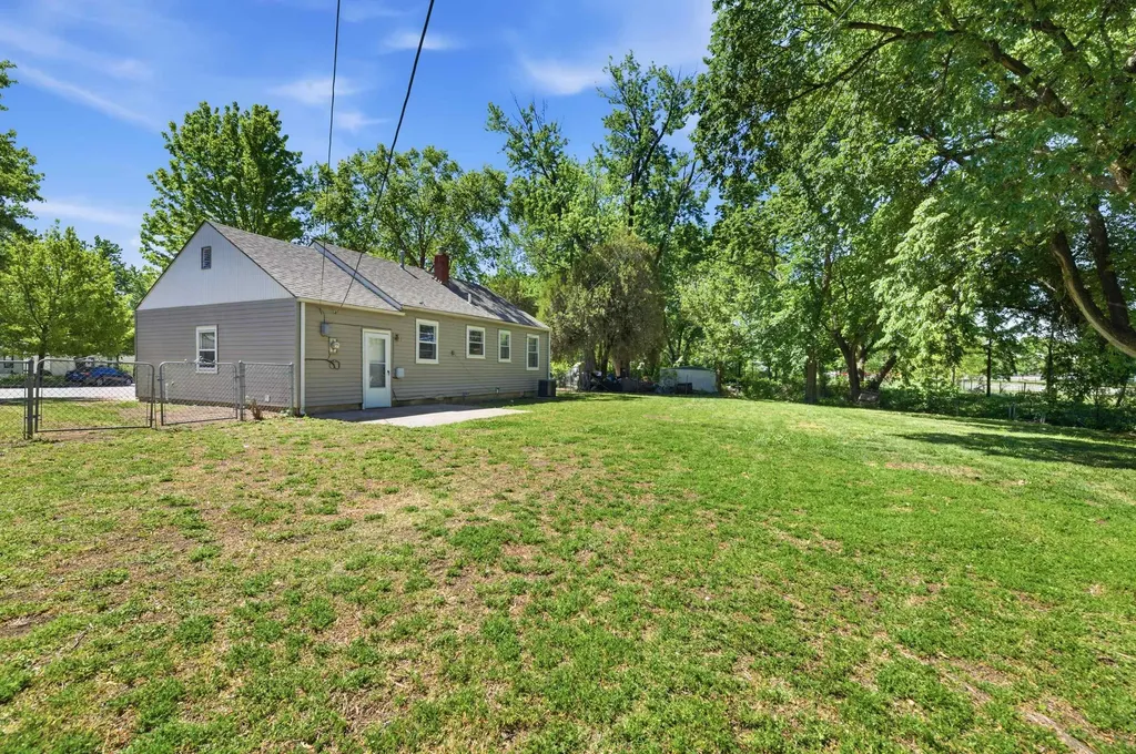 803 S Bleckley Wichita KS 67218
