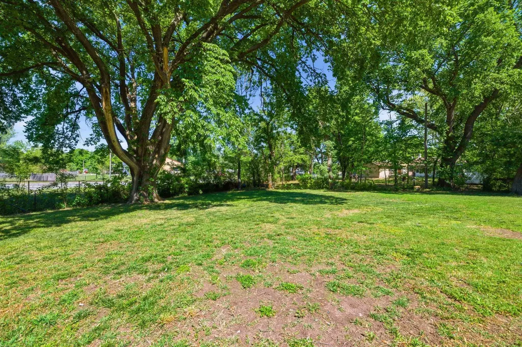 803 S Bleckley Wichita KS 67218