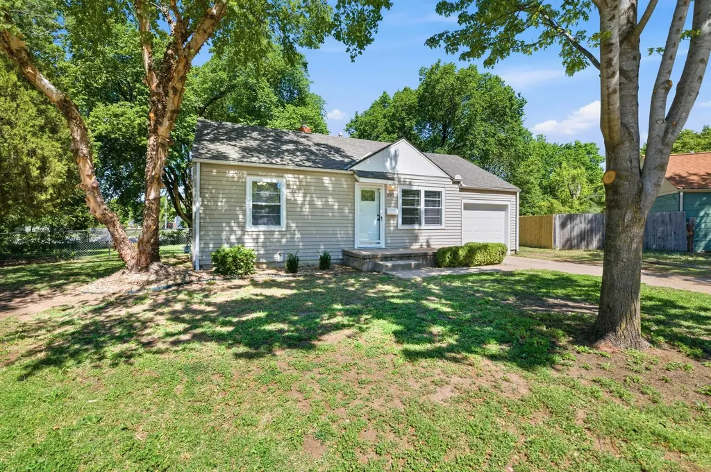 803 S Bleckley Wichita KS 67218