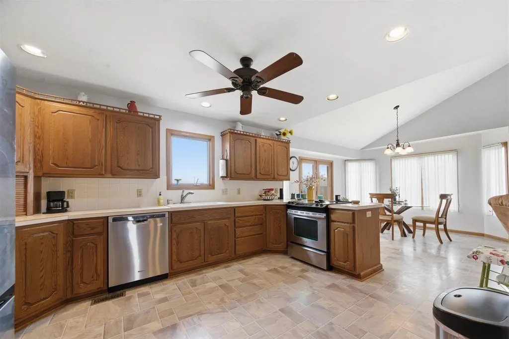 1216 S Chestnut Street Halstead KS 67056