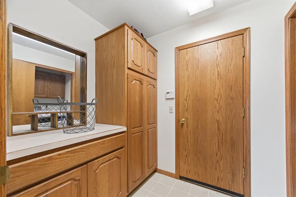 1216 S Chestnut Street Halstead KS 67056