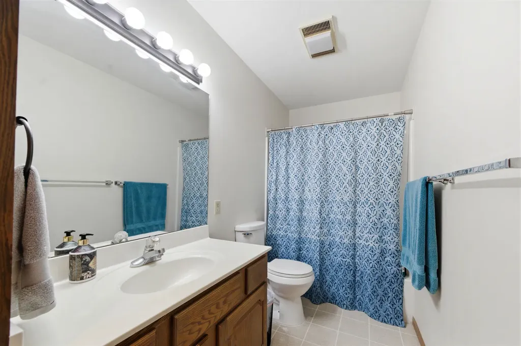 1216 S Chestnut Street Halstead KS 67056