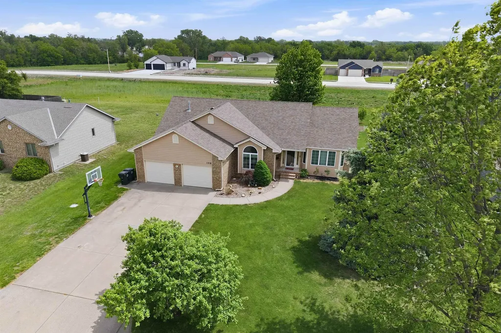 1216 S Chestnut Street Halstead KS 67056