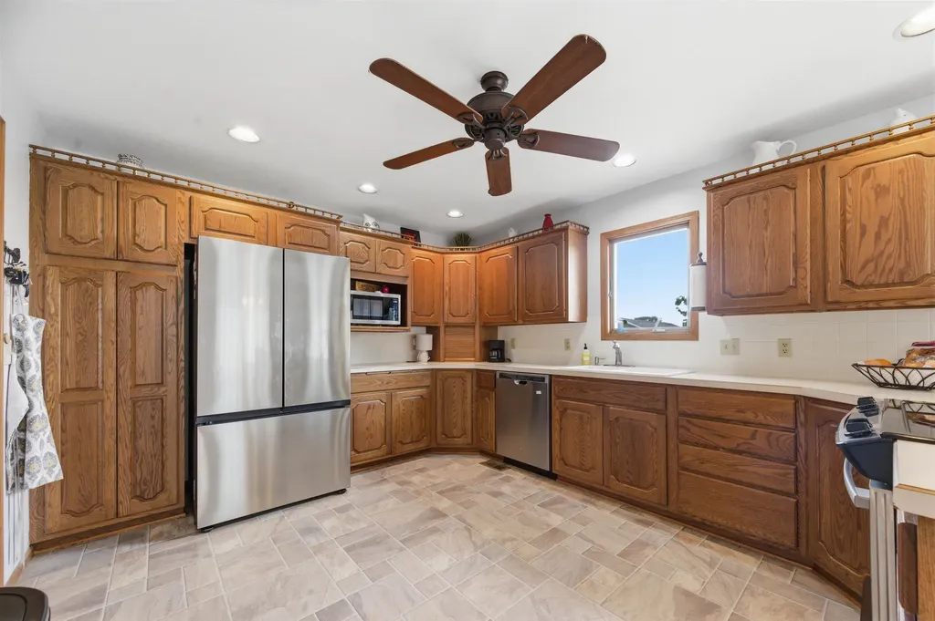 1216 S Chestnut Street Halstead KS 67056