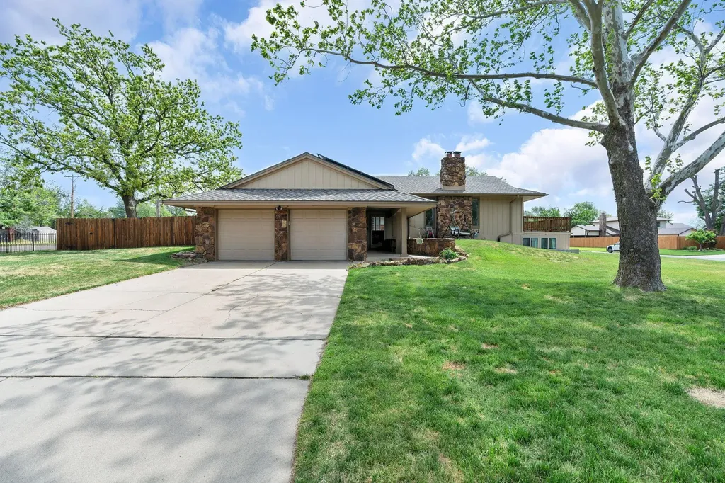 Wichita KS, 2120 N Hyacinth Street