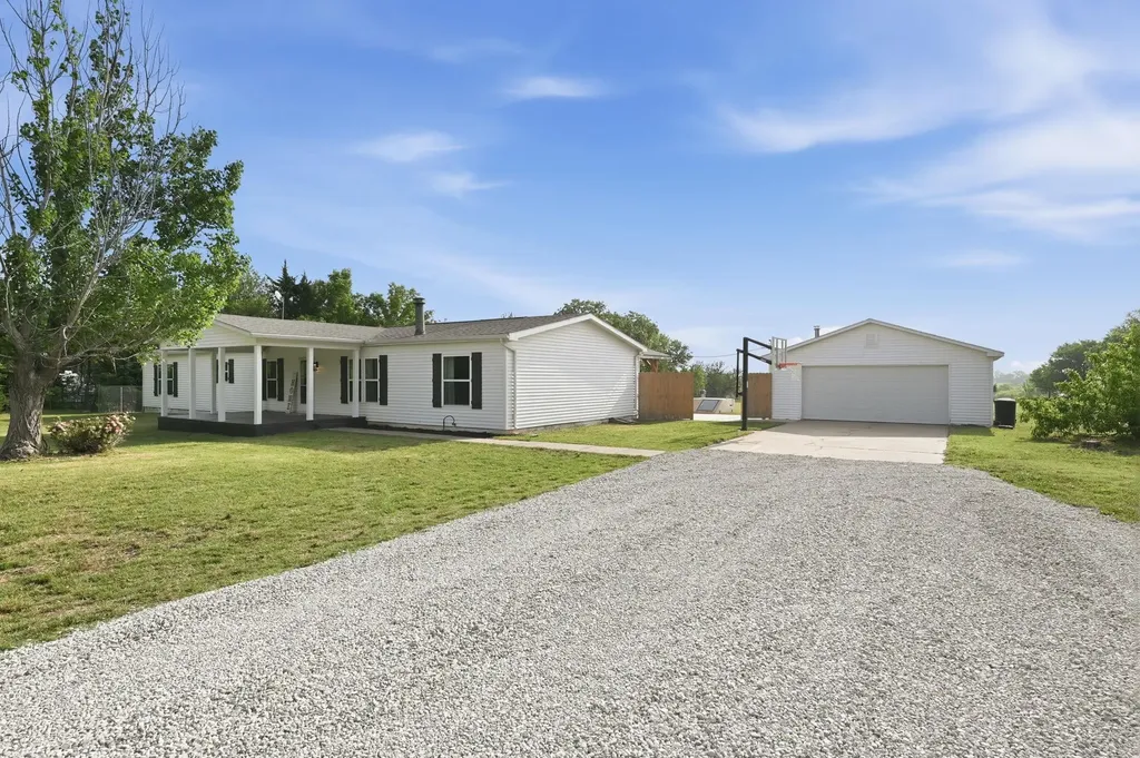 488 N Hydraulic Belle Plaine KS 67013
