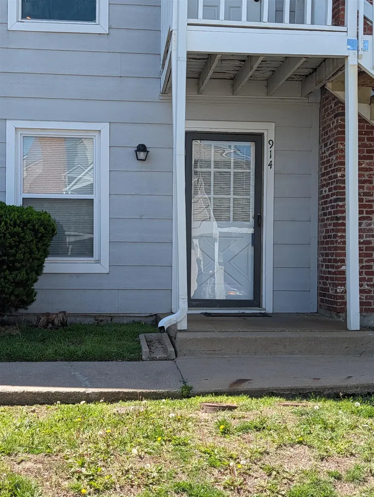 1717 S Cypress Wichita KS 67207