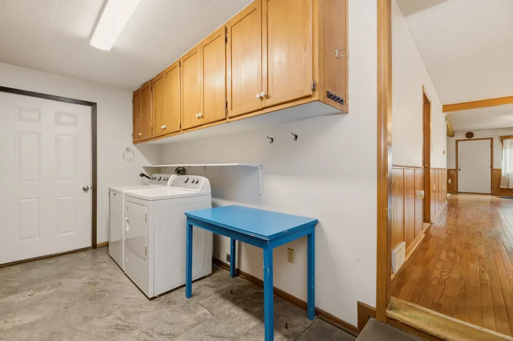 2110 Oak Street Harper KS 67058