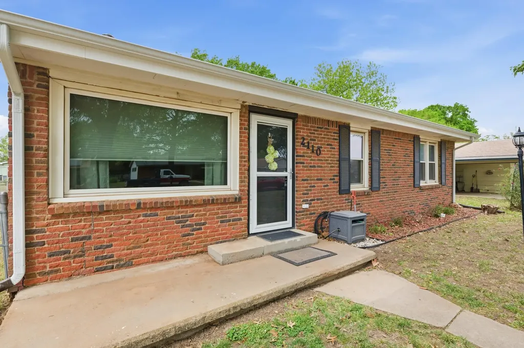 2110 Oak Street Harper KS 67058
