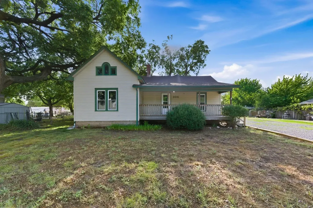 Maize KS, 304 S Khedive