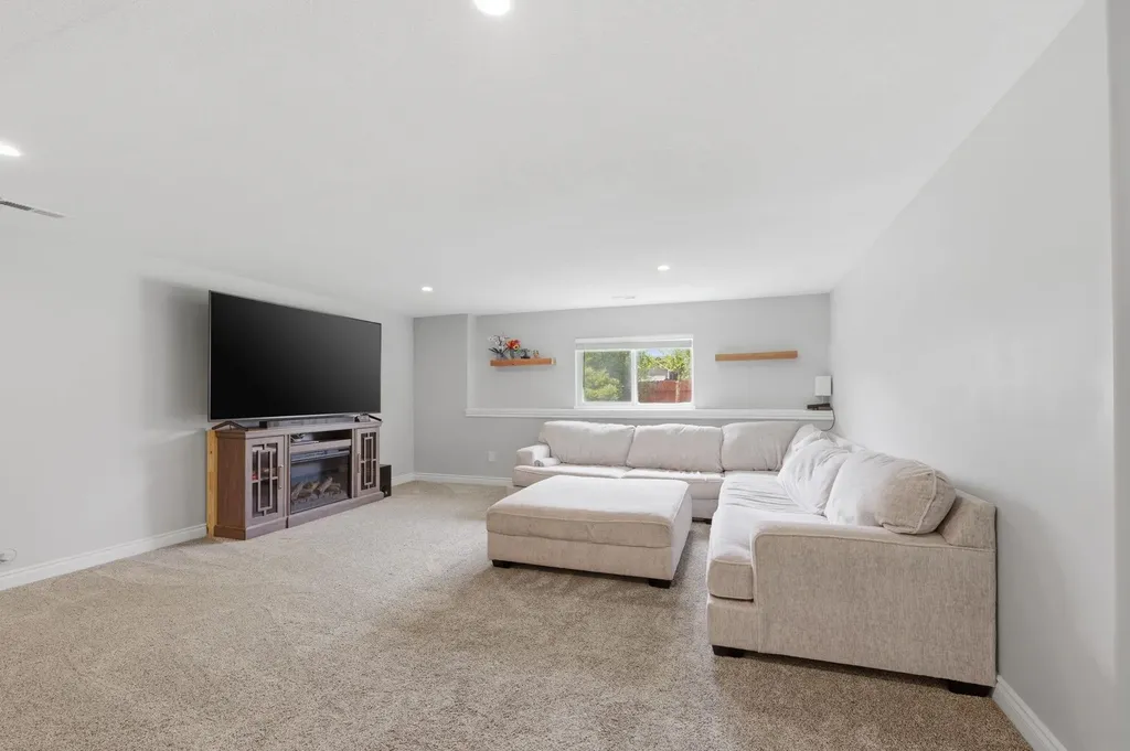 1305 S Gateway Wichita KS 67230