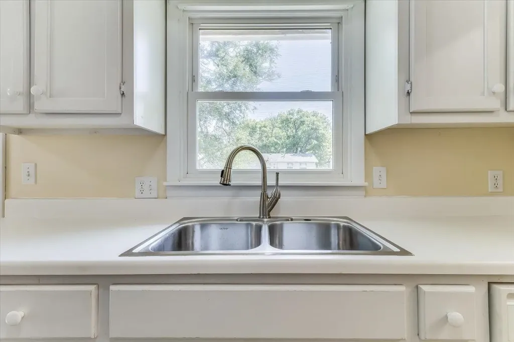 3368 S Vine Wichita KS 67217