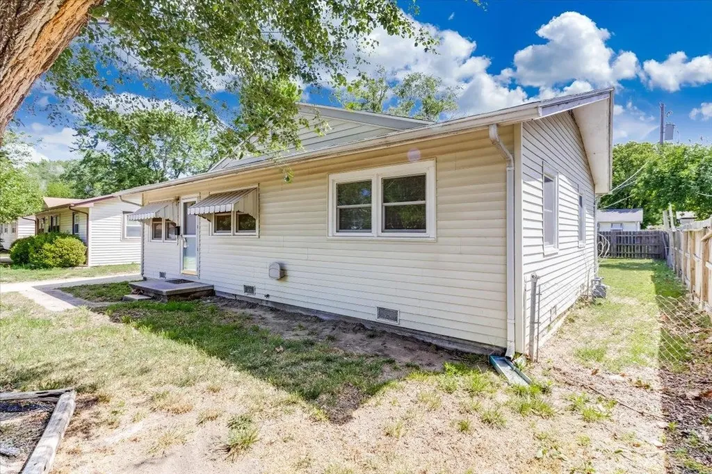3368 S Vine Wichita KS 67217