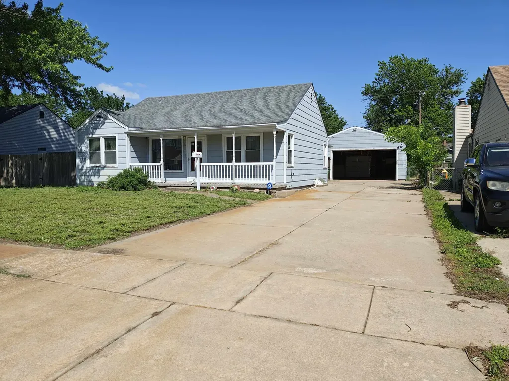 1828 S Millwood Street Wichita KS 67213
