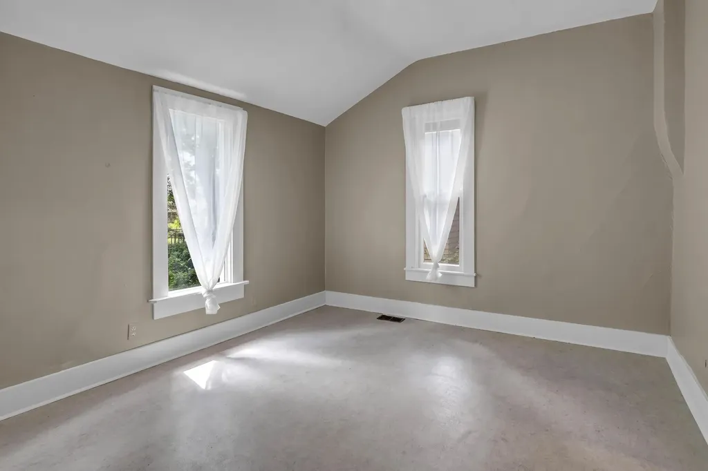 119 E 14th Street Newton KS 67114