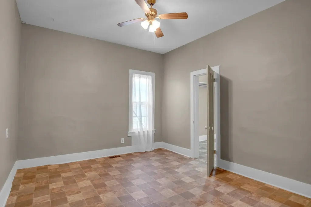 119 E 14th Street Newton KS 67114