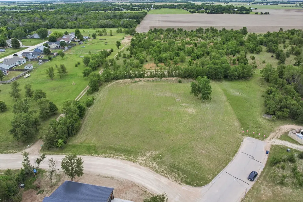 301 N Devinshire Avenue Bentley KS 67016