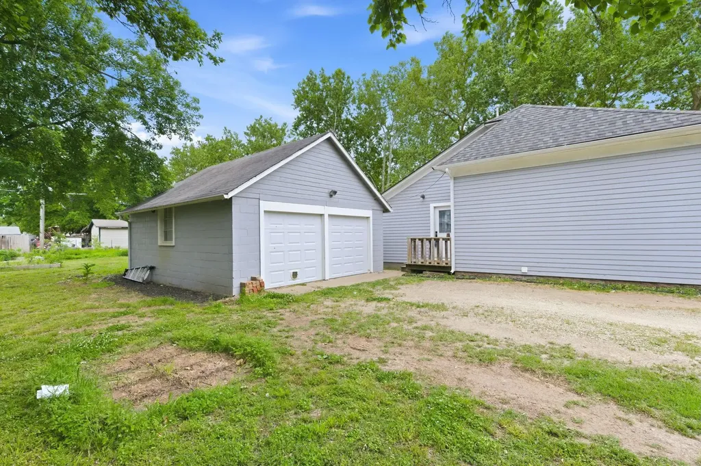 420 W 5th Belle Plaine KS 67013