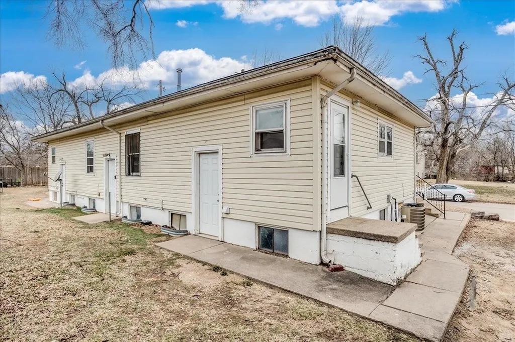 2801-2803 W Elm Wichita KS 67203