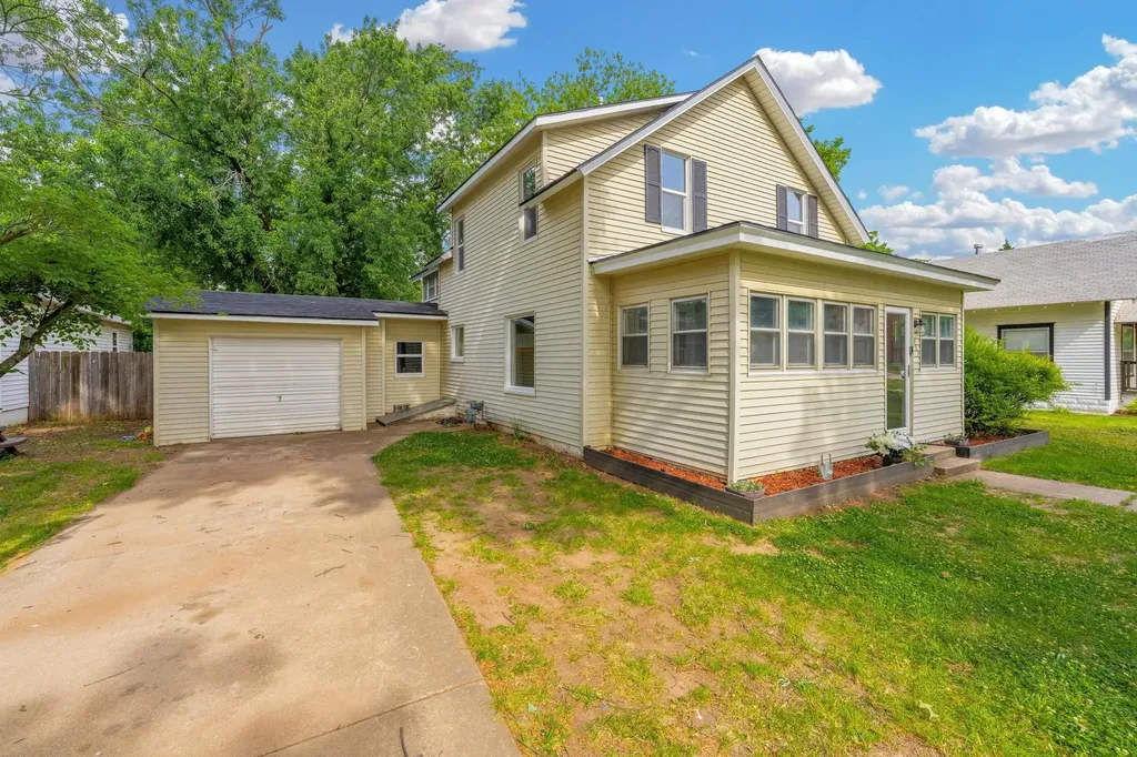 901 N Merchant Street Belle Plaine KS 67013
