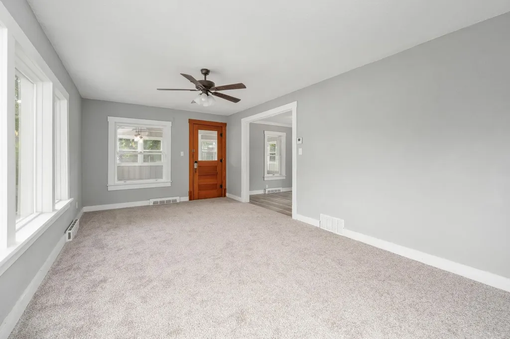 901 N Merchant Street Belle Plaine KS 67013
