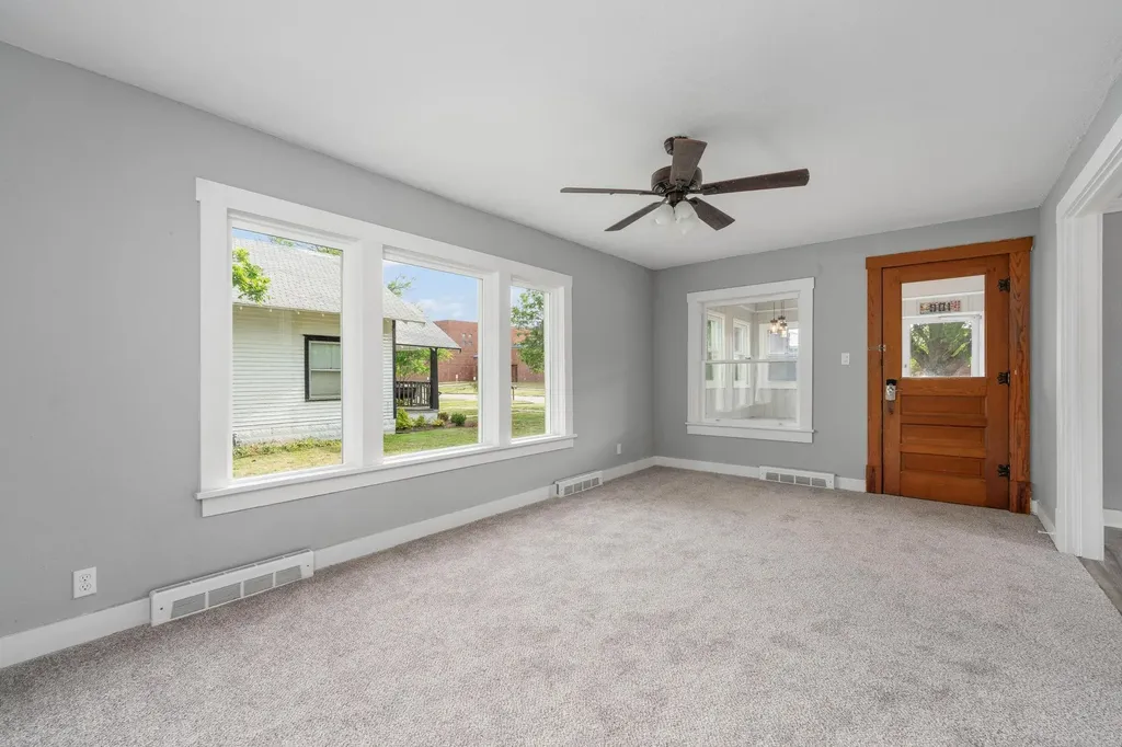 901 N Merchant Street Belle Plaine KS 67013