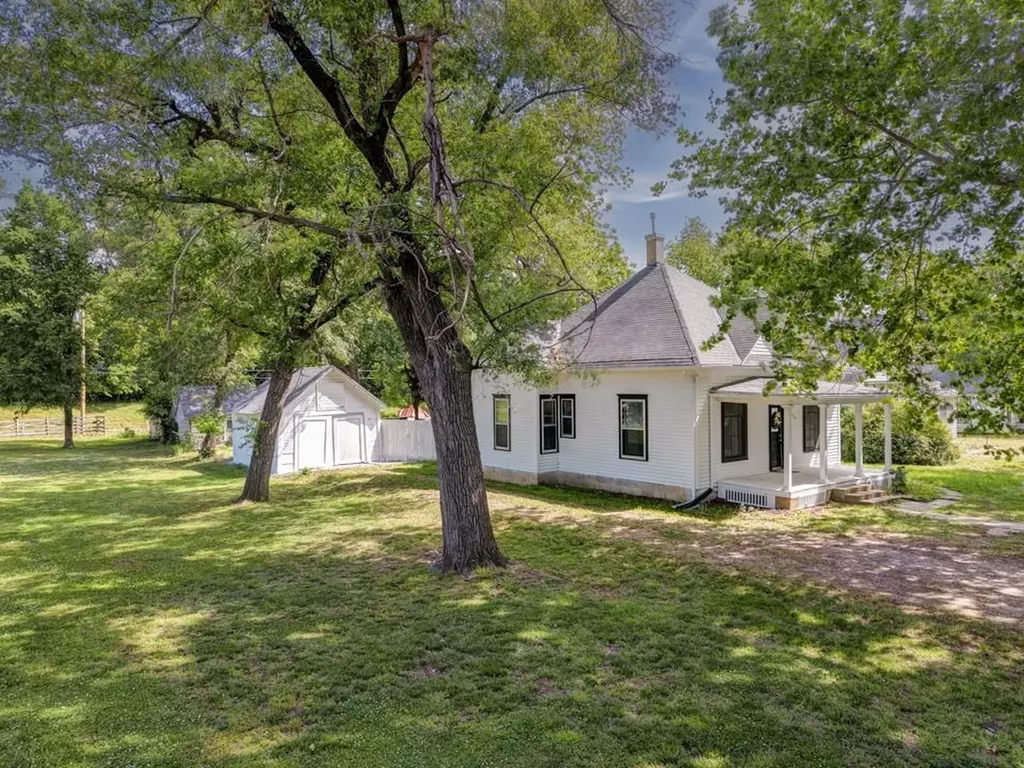512 E 3rd Winfield KS 67156