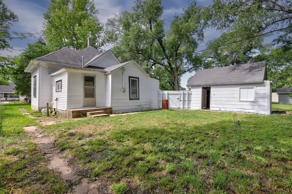 512 E 3rd Winfield KS 67156