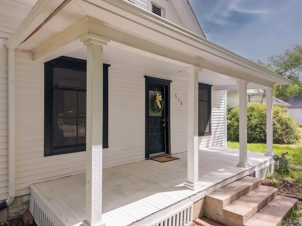 512 E 3rd Winfield KS 67156