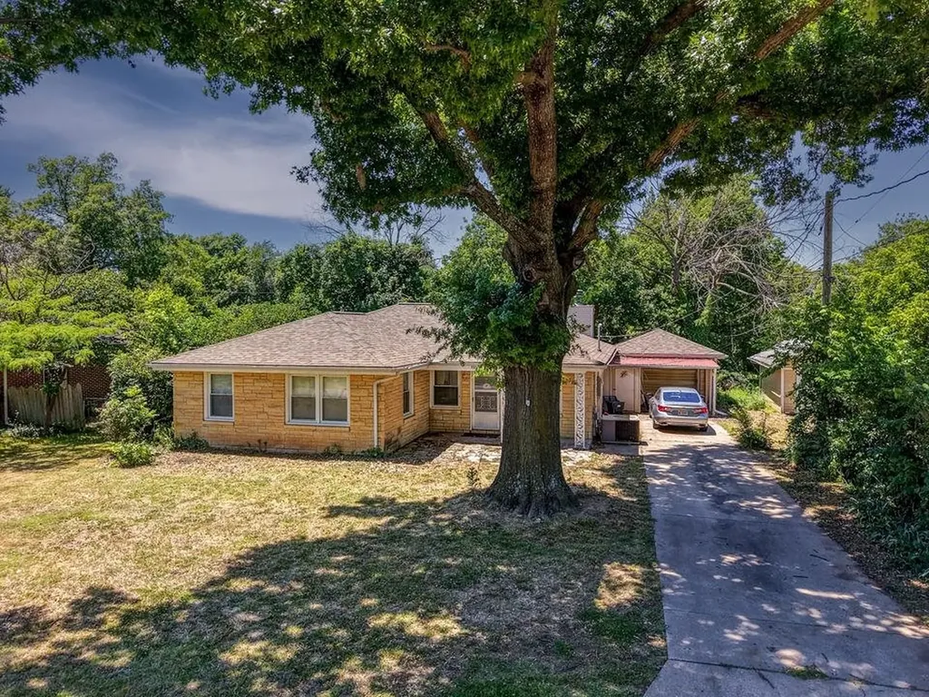 111 N Park Street Winfield KS 67156