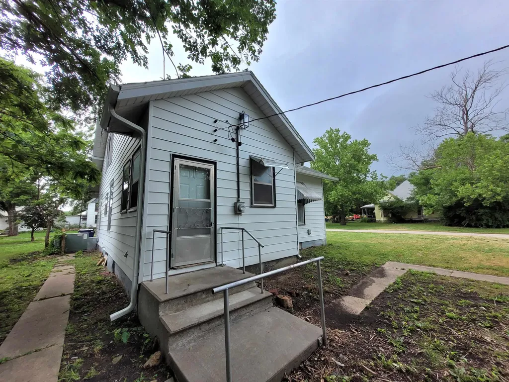 720 N Elm Eureka KS 67045