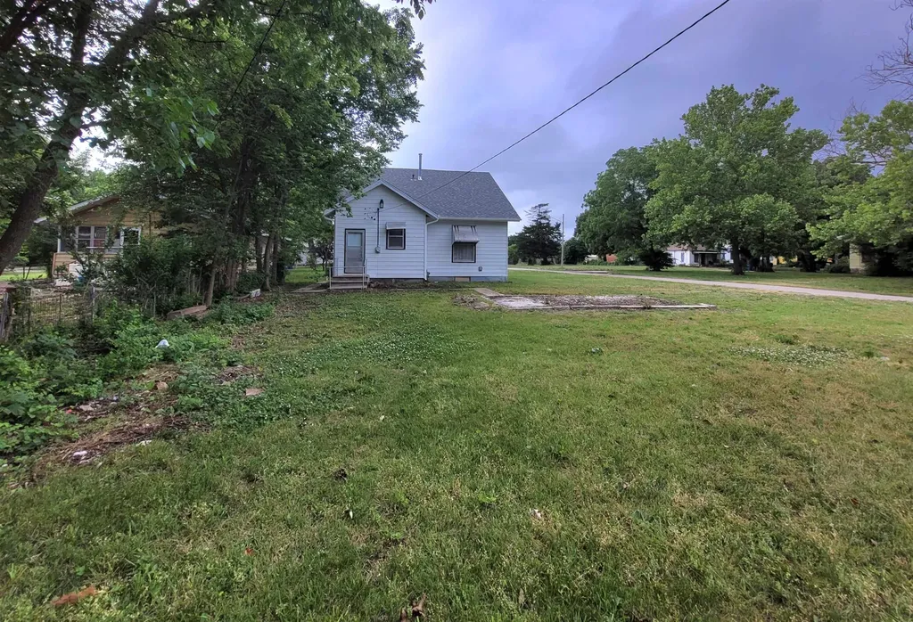 720 N Elm Eureka KS 67045