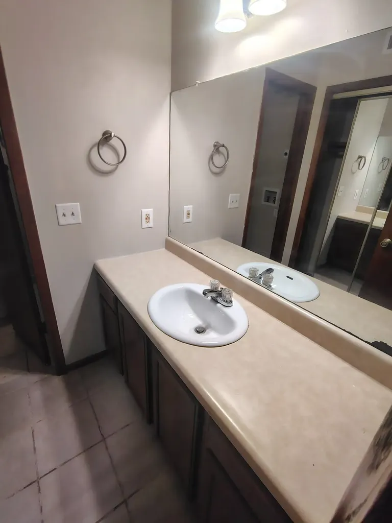 6725 W Shade Lane Wichita KS 67212