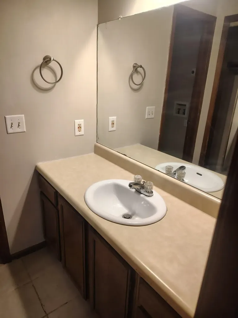6725 W Shade Lane Wichita KS 67212