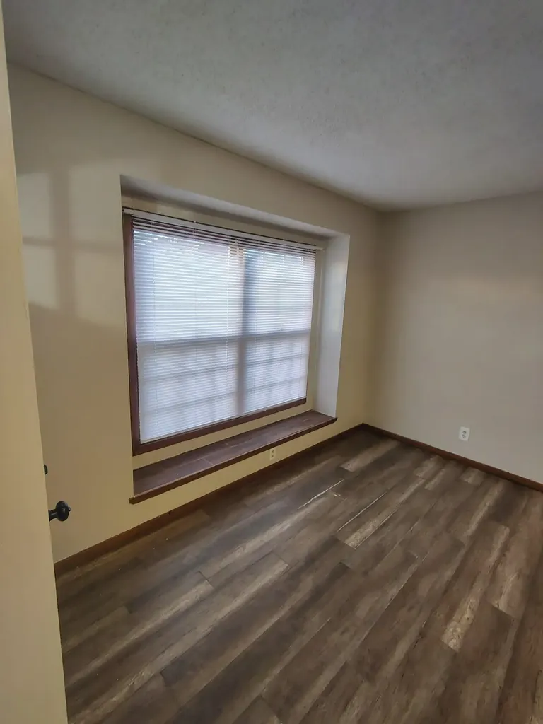 6725 W Shade Lane Wichita KS 67212