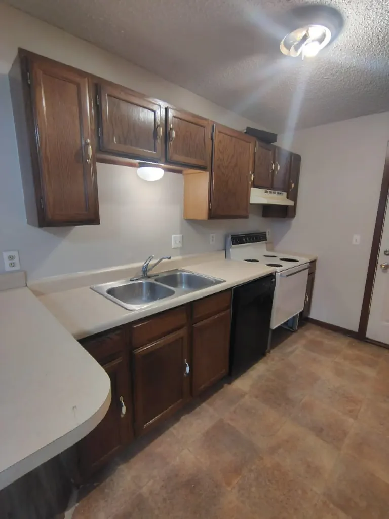 6725 W Shade Lane Wichita KS 67212