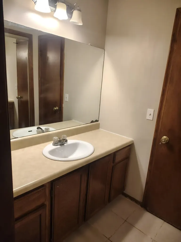 6725 W Shade Lane Wichita KS 67212