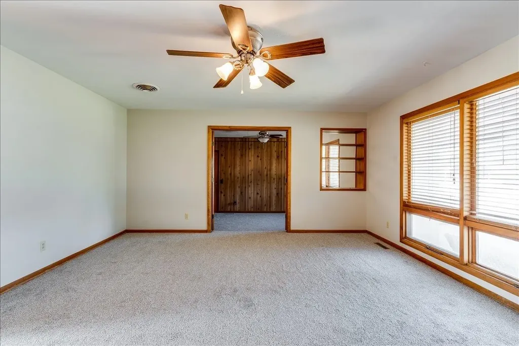 103 S Salina Haven KS 67543