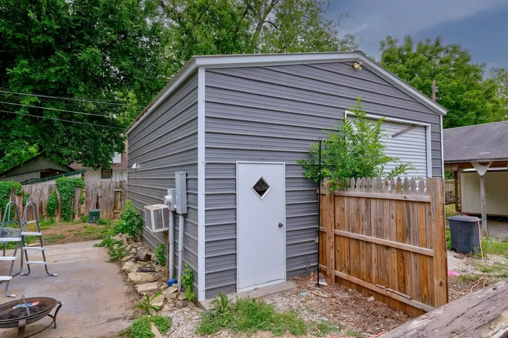 1302 Hackney Winfield KS 67156