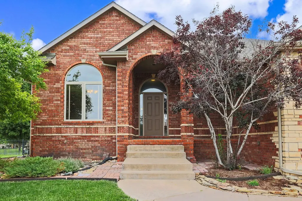 3317 N North Shore Court Wichita KS 67205