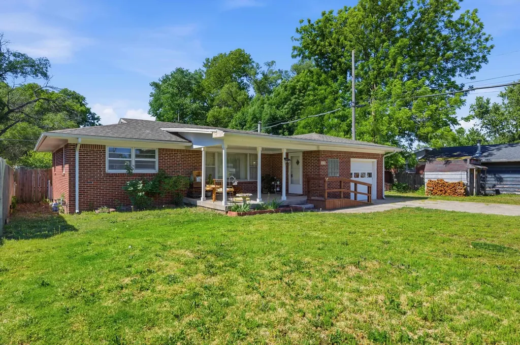 419 E 9th Avenue Belle Plaine KS 67013