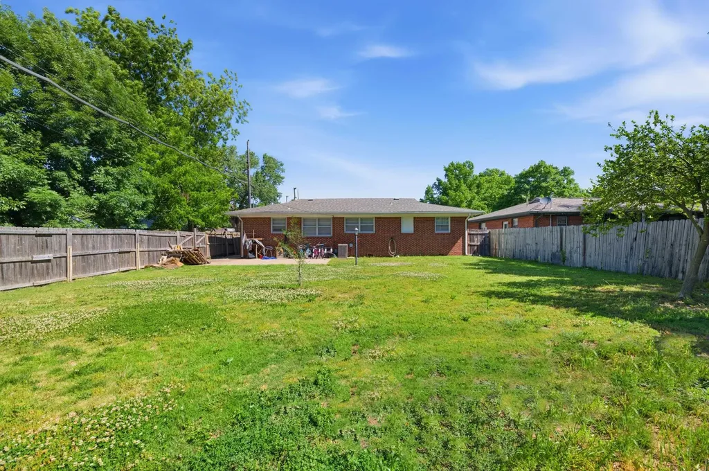419 E 9th Avenue Belle Plaine KS 67013