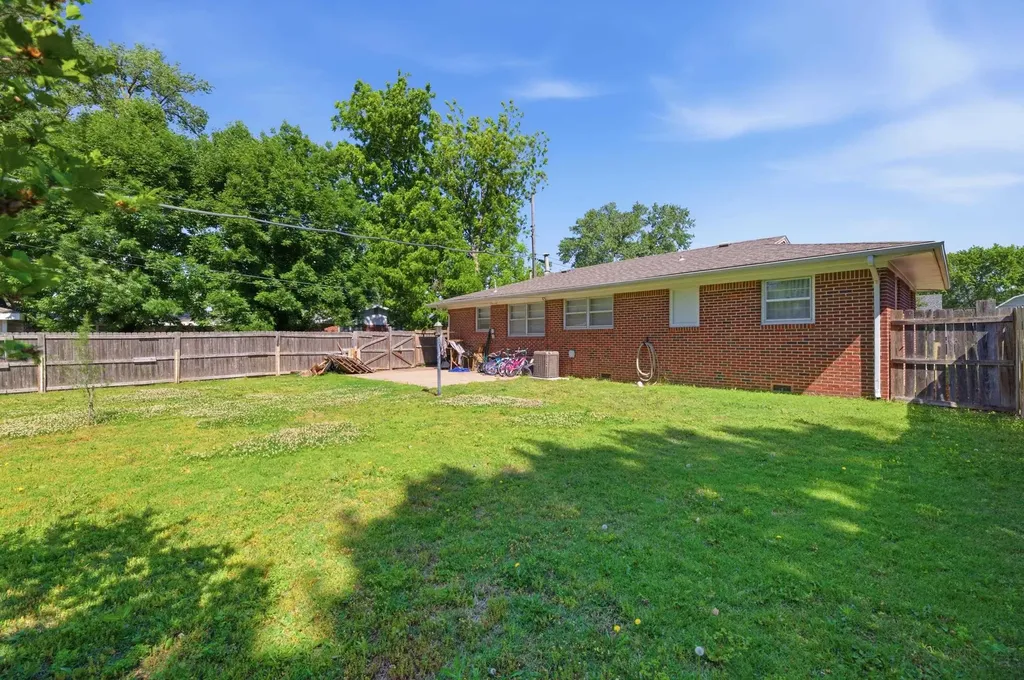 419 E 9th Avenue Belle Plaine KS 67013