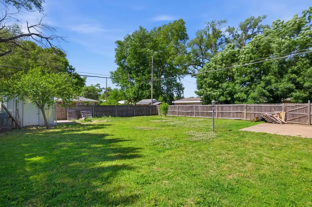 419 E 9th Avenue Belle Plaine KS 67013