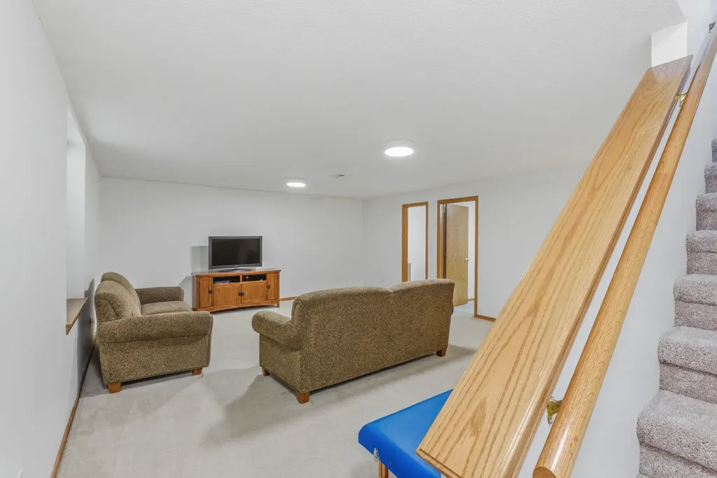 506 Wedgewood Court Hesston KS 67062