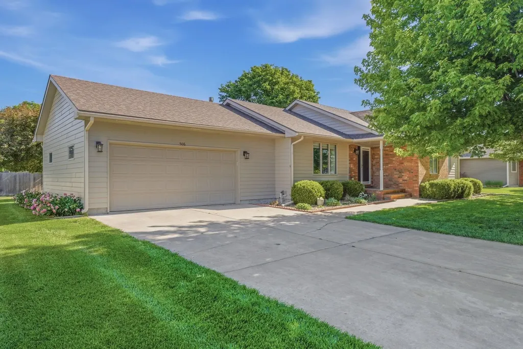 506 Wedgewood Court Hesston KS 67062